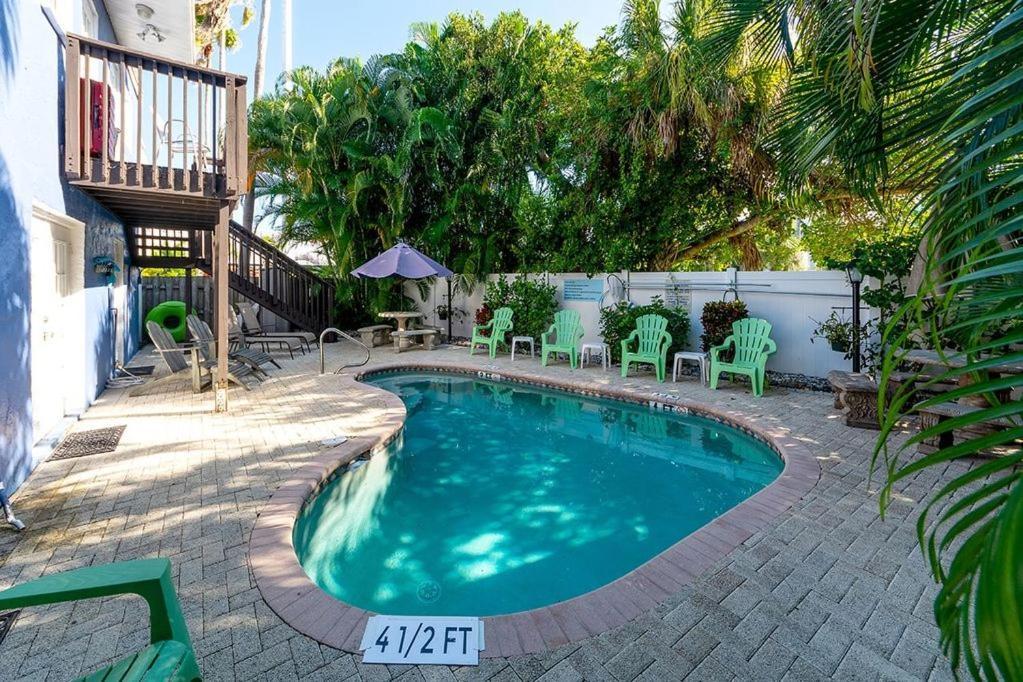 Beach Getaway Pool Condo Between The Island Marina And Beach Bradenton Beach Zewnętrze zdjęcie