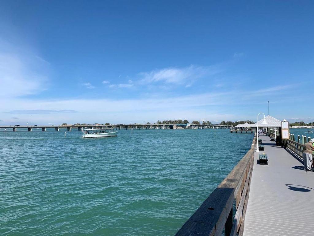 Beach Getaway Pool Condo Between The Island Marina And Beach Bradenton Beach Zewnętrze zdjęcie