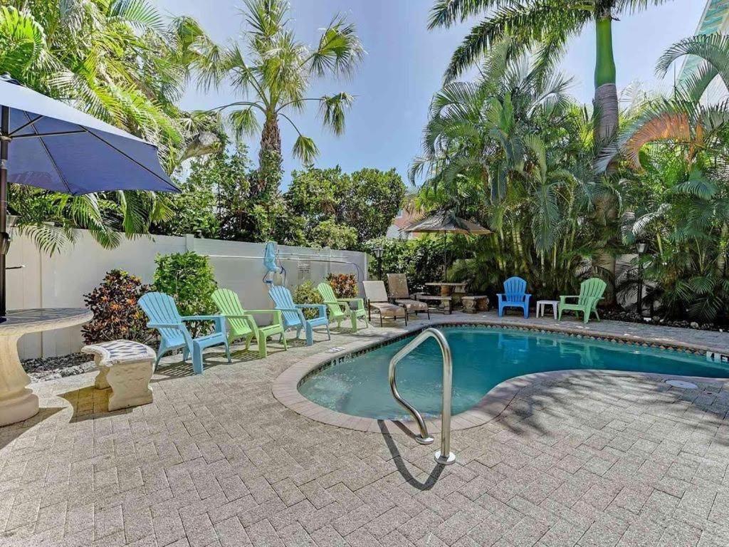Beach Getaway Pool Condo Between The Island Marina And Beach Bradenton Beach Zewnętrze zdjęcie